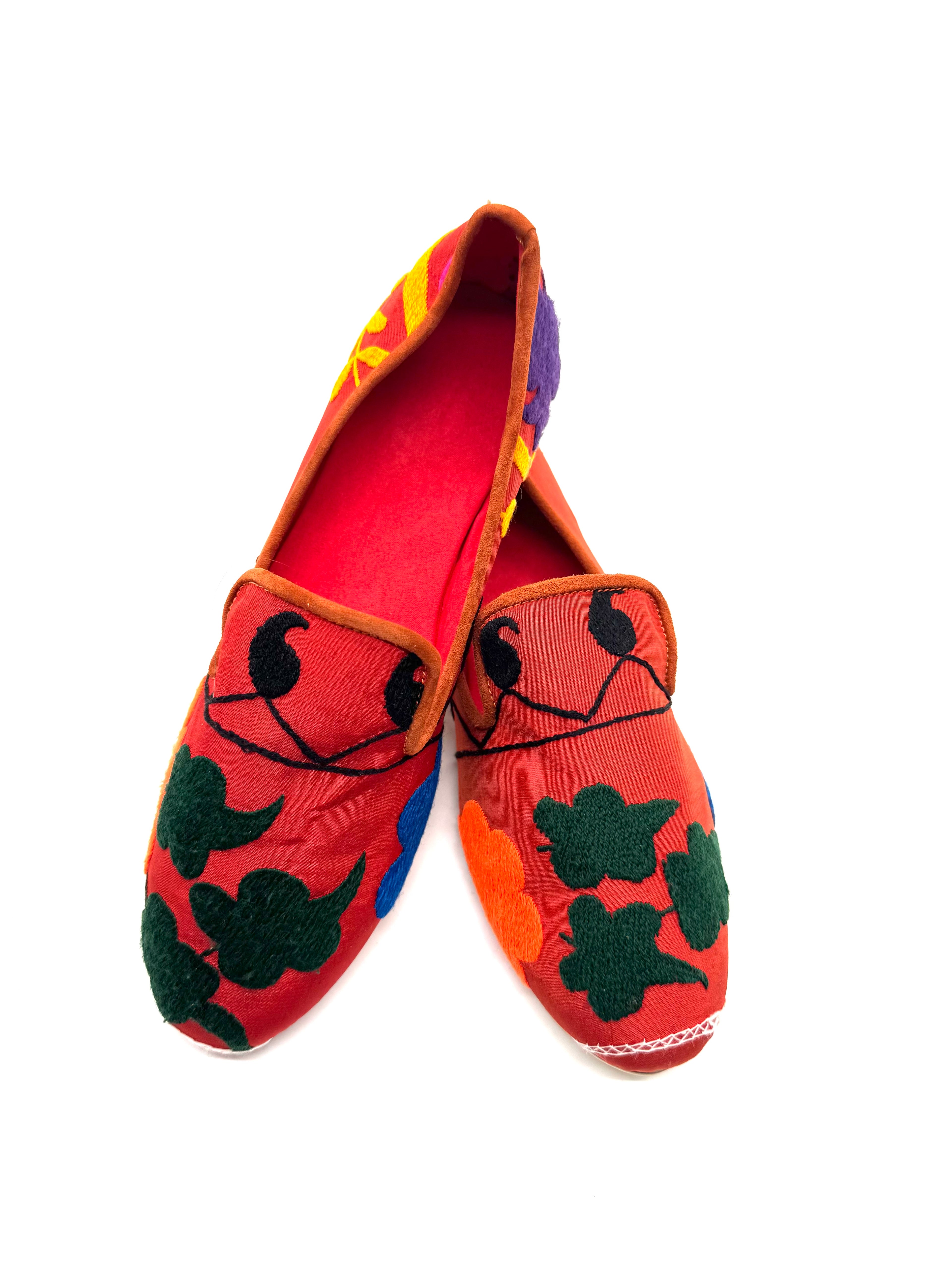 Slippers pezzi unici ricamate a mano