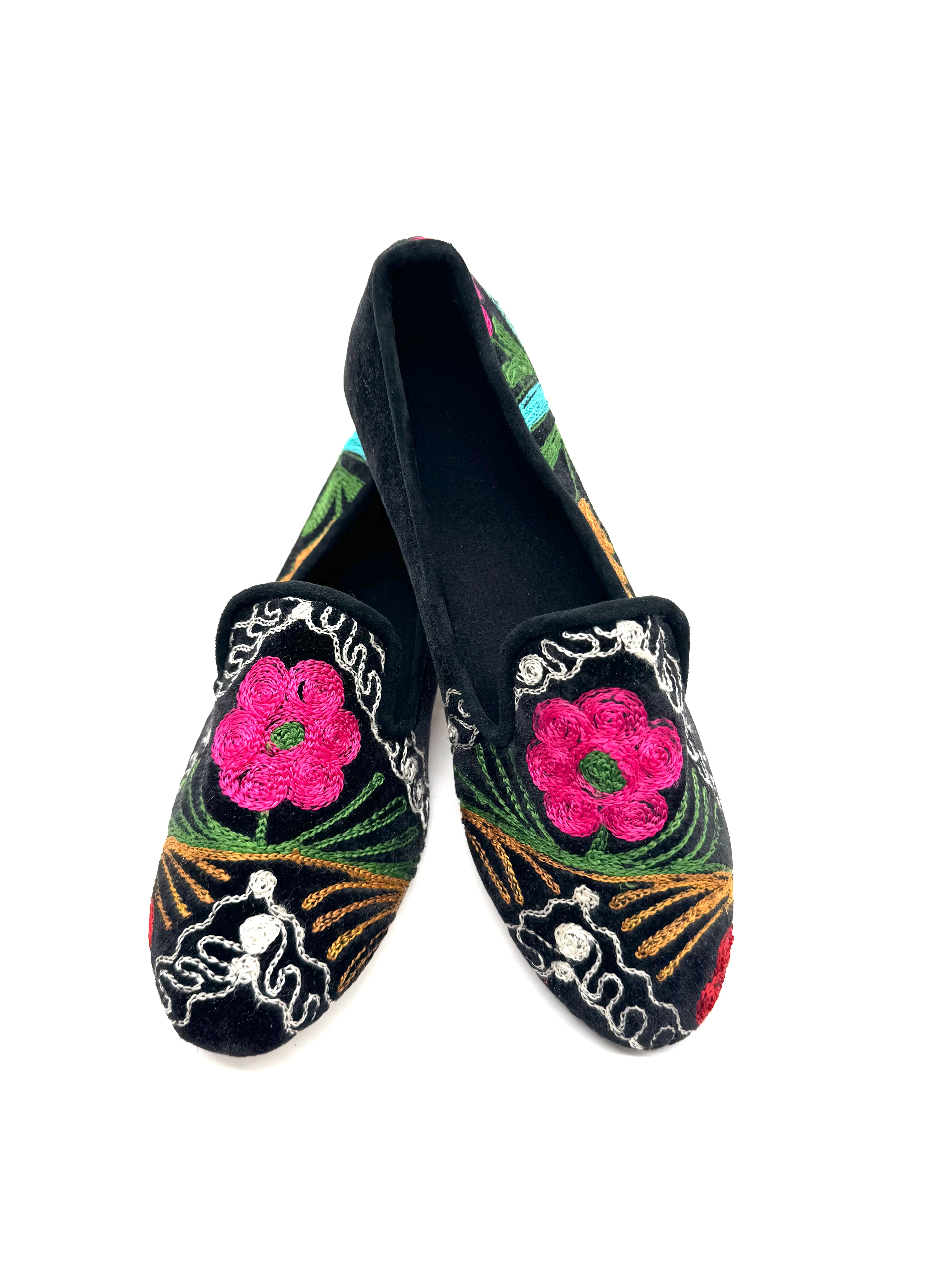 Slippers pezzi unici in velluto ricamate a mano