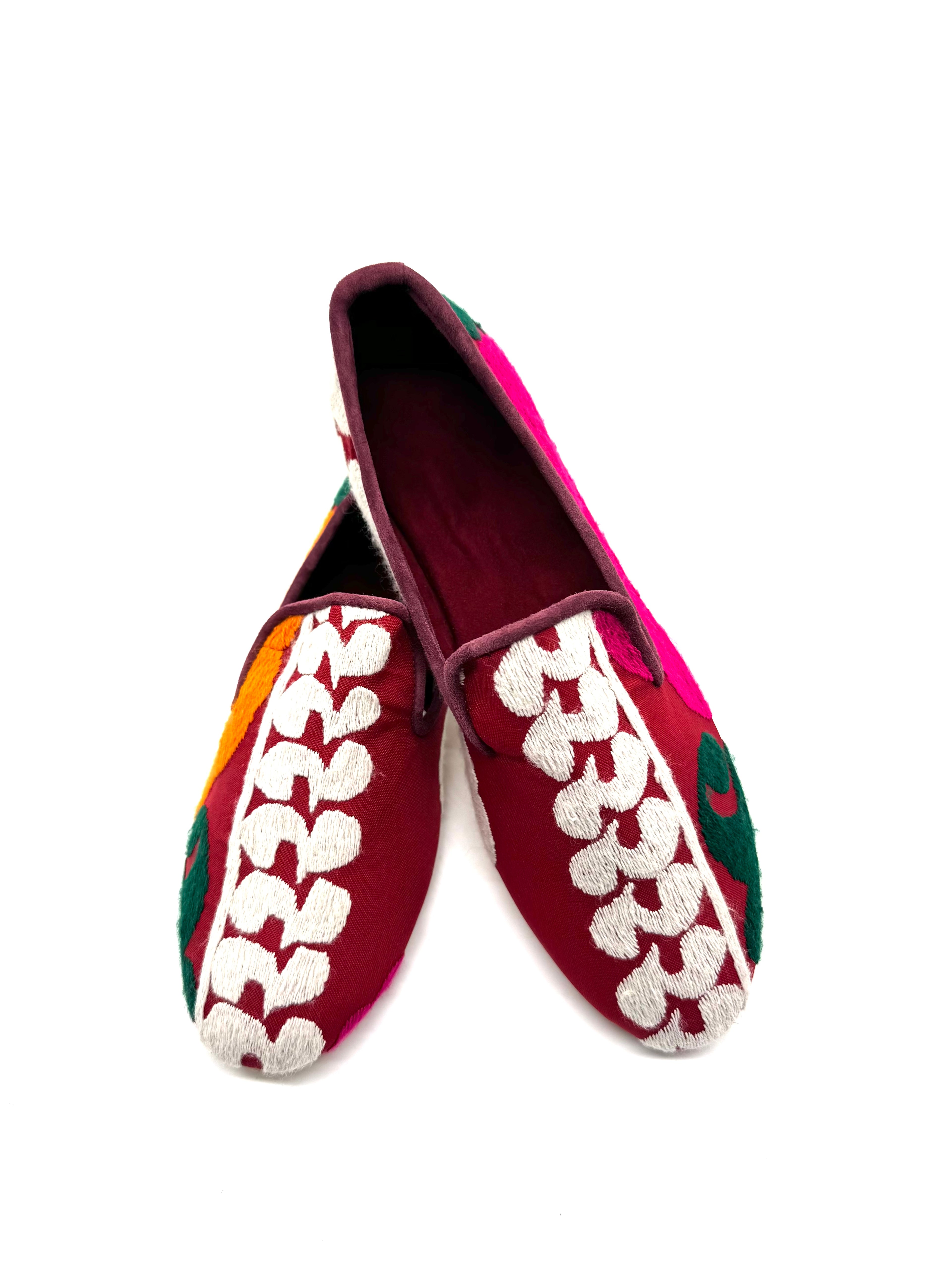 Slippers pezzi unici ricamate a mano