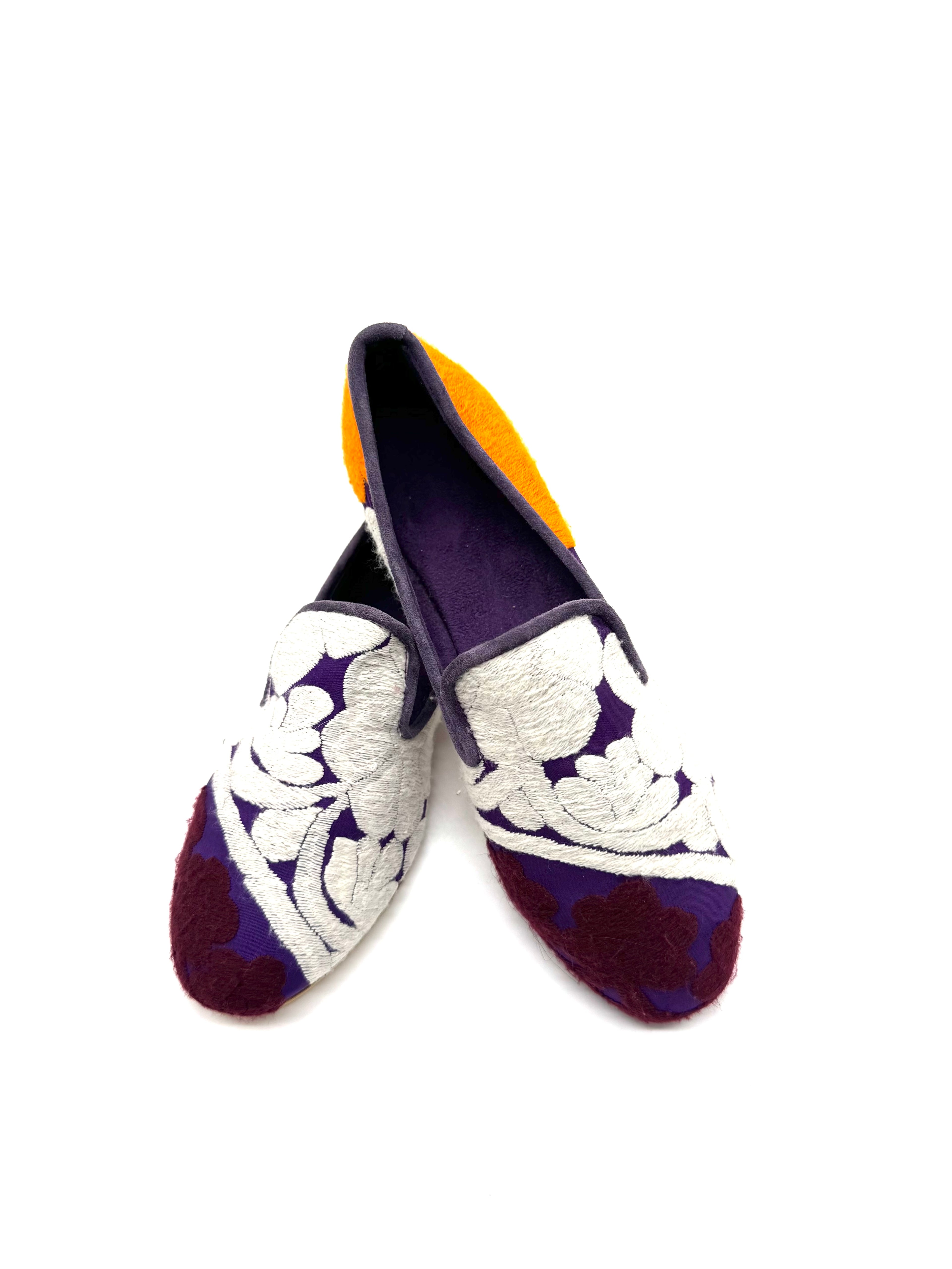 Slippers ricamate a mano