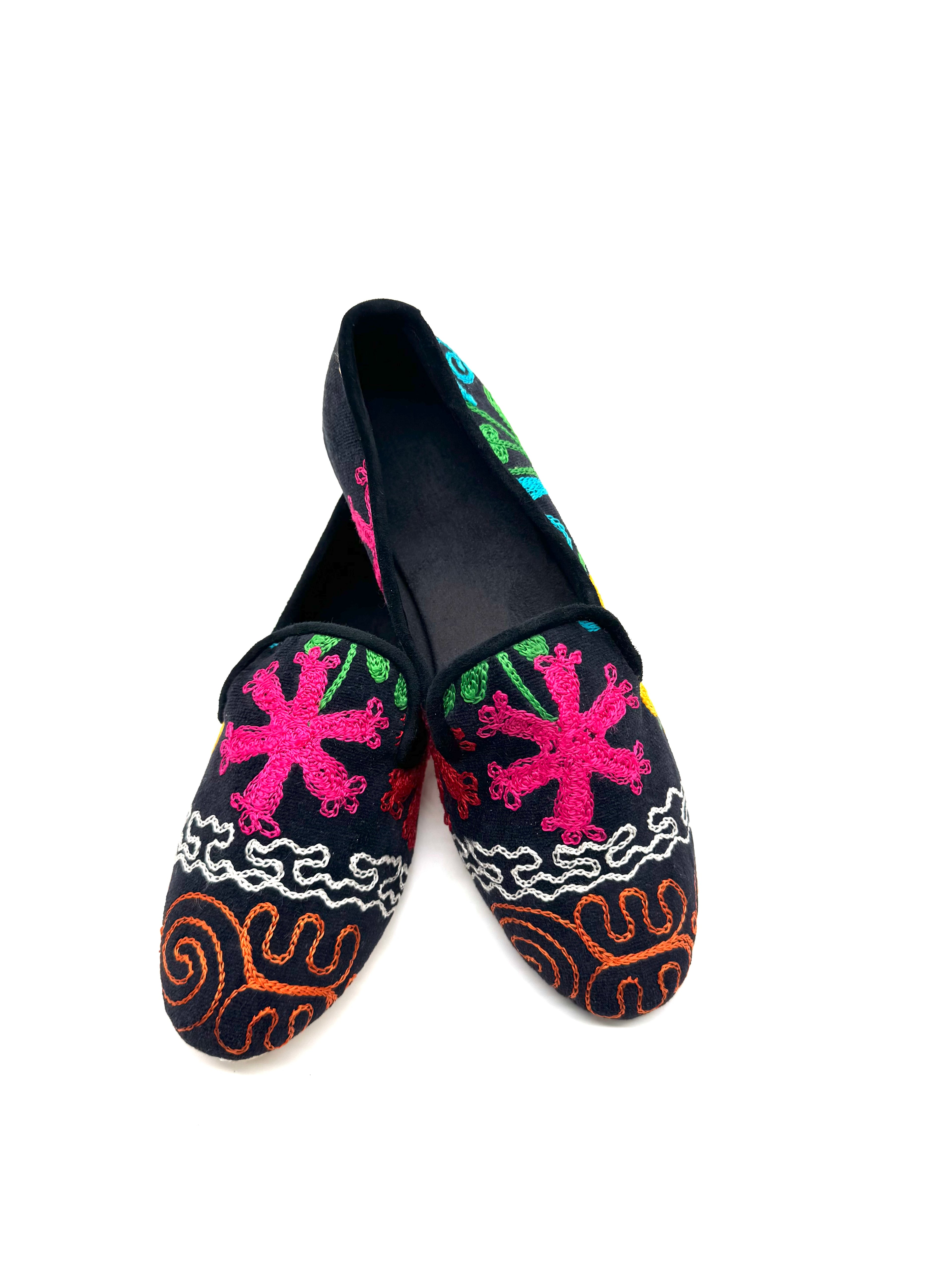 Slippers in velluto ricamate a mano