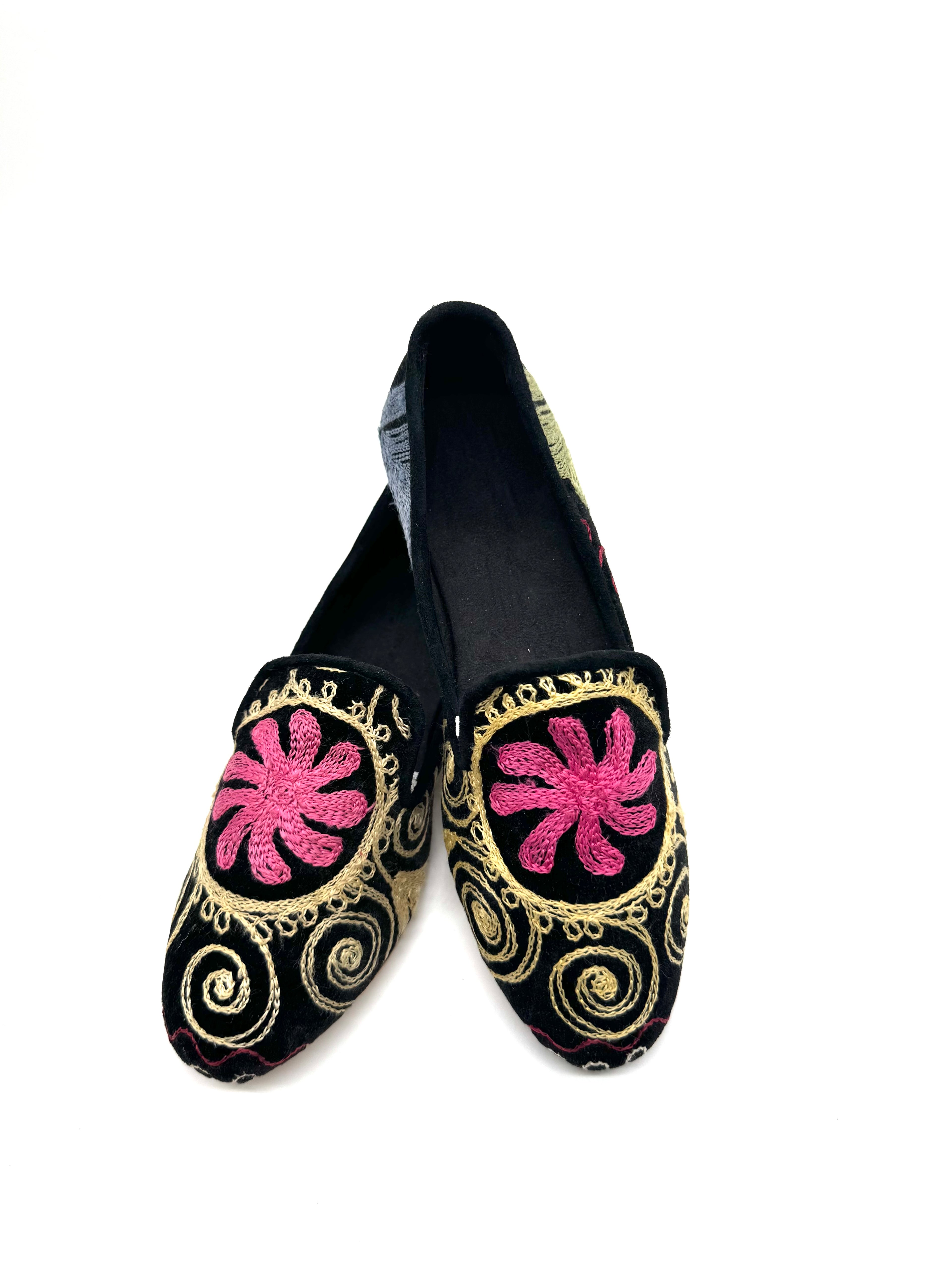 Slippers pezzi unici ricamate a mano